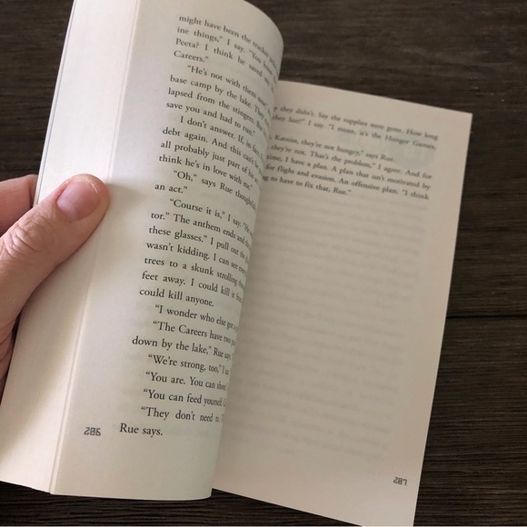 The Hunger Games by Suzanne Collins paperback book - Picture 4 of 5